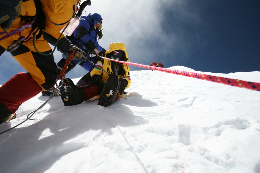 Tim Rippel rope rescue of client on Everest 2008