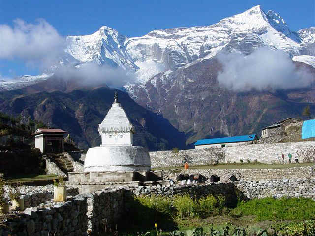 Tengboche with Kwangde in the background.